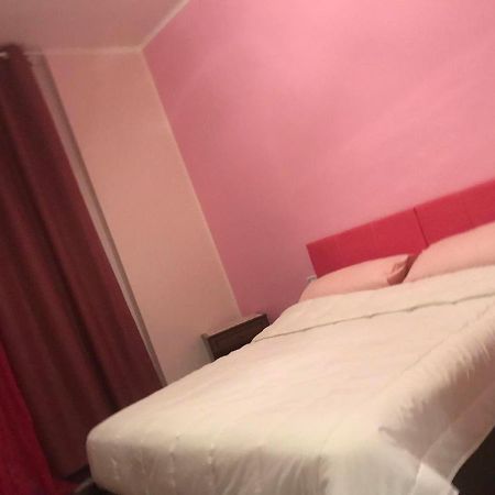 B&B Students Home Pavia Bagian luar foto