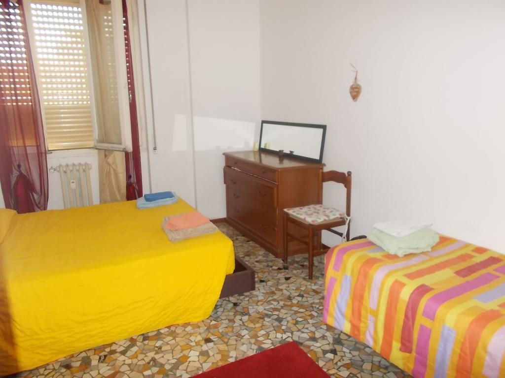 B&B Students Home Pavia Bagian luar foto