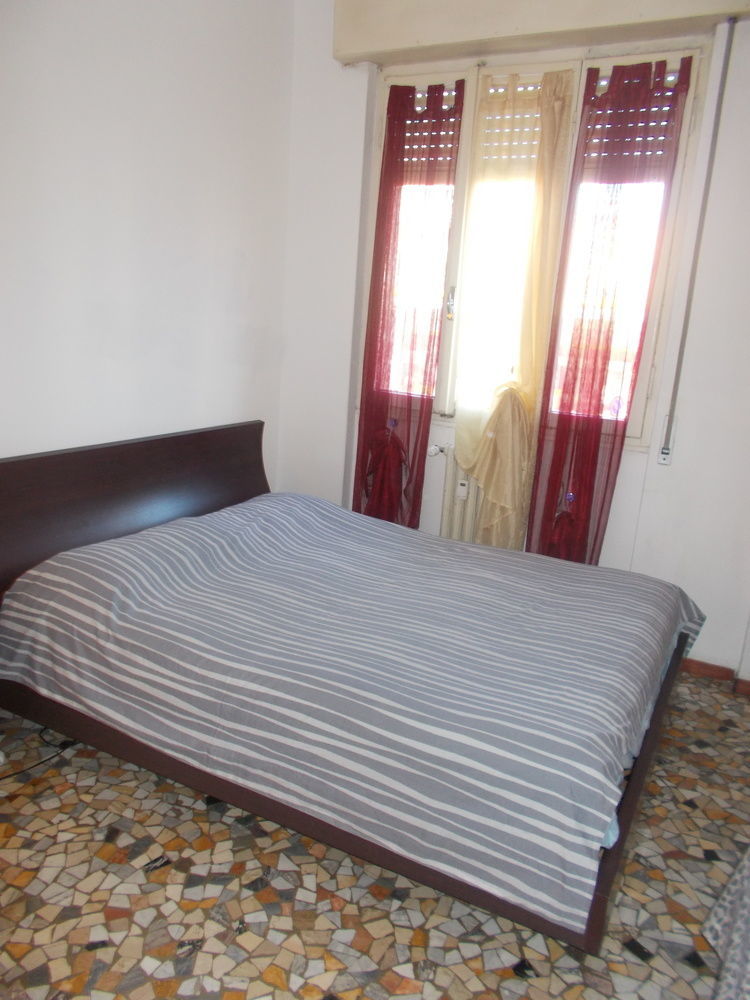 B&B Students Home Pavia Bagian luar foto