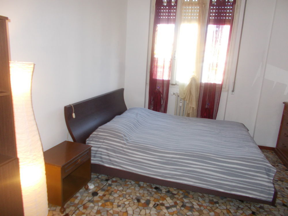 B&B Students Home Pavia Bagian luar foto