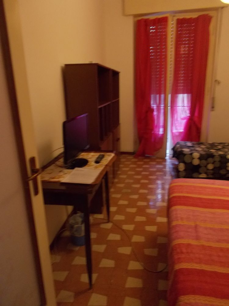 B&B Students Home Pavia Bagian luar foto