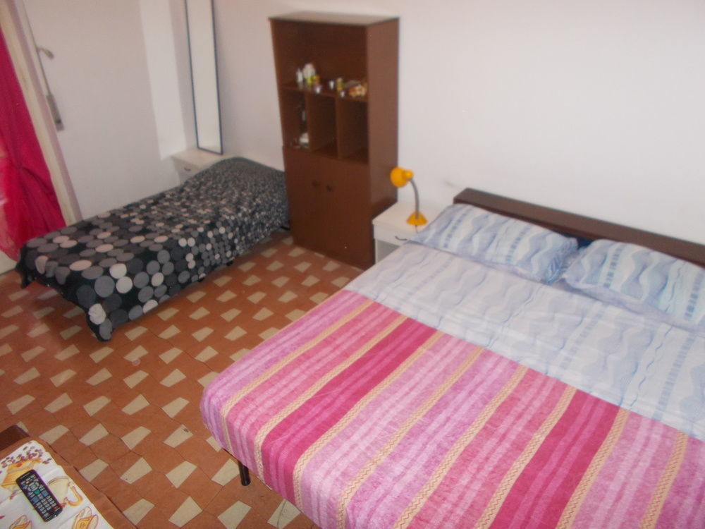 B&B Students Home Pavia Bagian luar foto